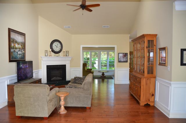 85 Greenbriar Ave., Pawleys Island, SC 29585