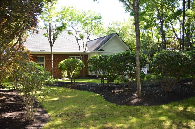 85 Greenbriar Ave., Pawleys Island, SC 29585