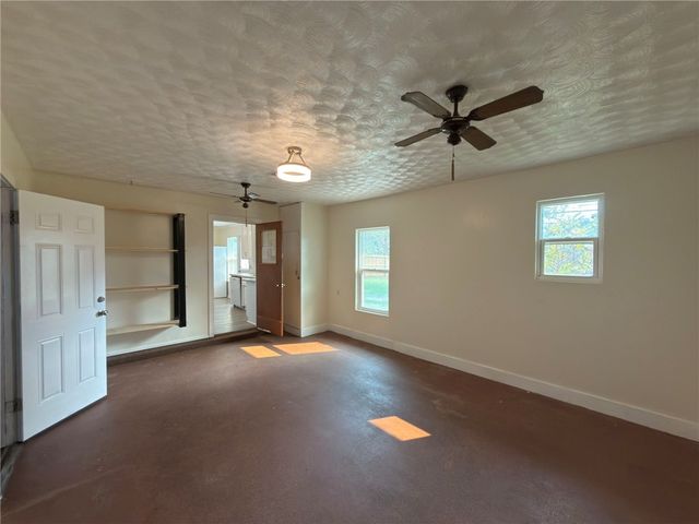 126 N Janin Cir, Portland, TX 78374