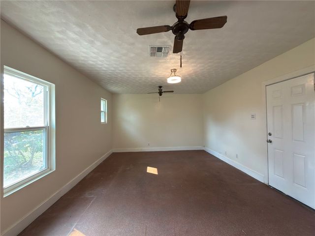 126 N Janin Cir, Portland, TX 78374