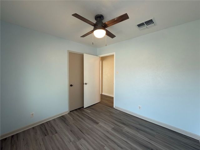 126 N Janin Cir, Portland, TX 78374