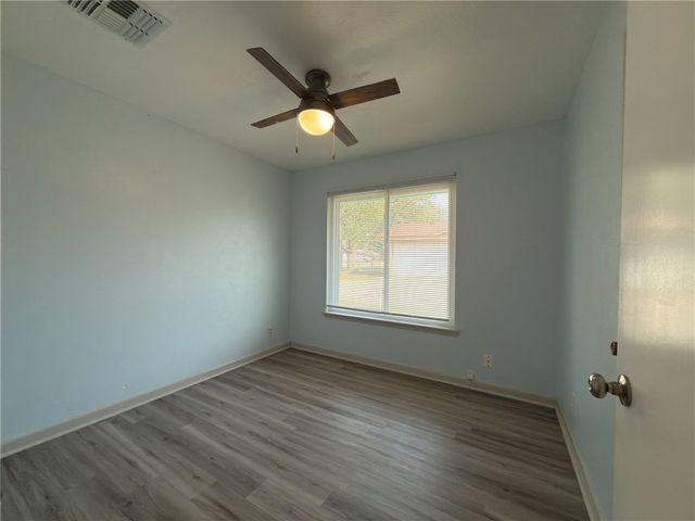 126 N Janin Cir, Portland, TX 78374