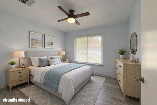 126 N Janin Cir, Portland, TX 78374