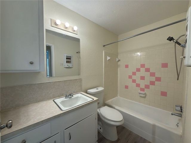 126 N Janin Cir, Portland, TX 78374