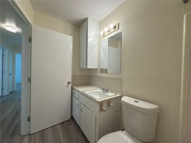 126 N Janin Cir, Portland, TX 78374