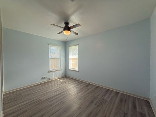 126 N Janin Cir, Portland, TX 78374