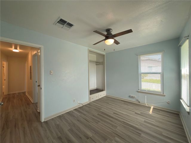 126 N Janin Cir, Portland, TX 78374