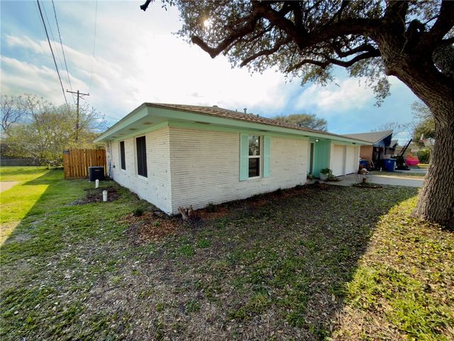 126 N Janin Cir, Portland, TX 78374