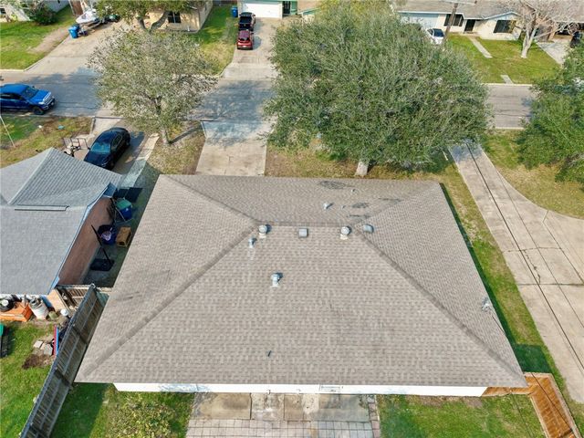 126 N Janin Cir, Portland, TX 78374