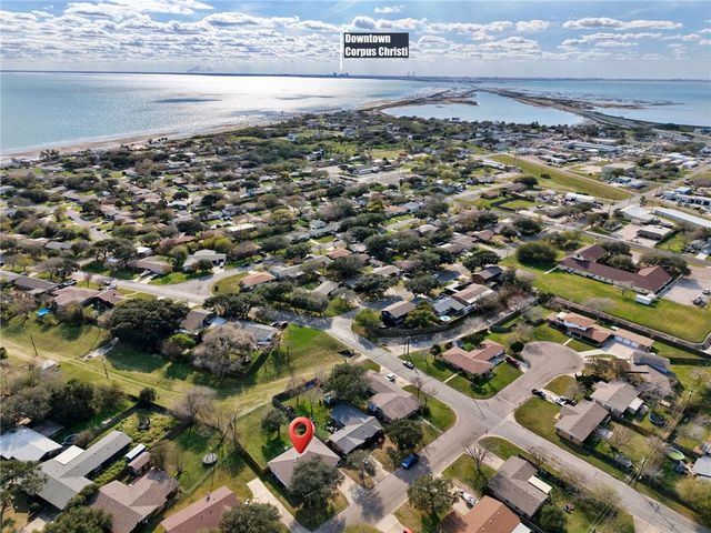 126 N Janin Cir, Portland, TX 78374