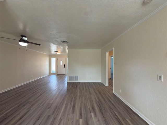 126 N Janin Cir, Portland, TX 78374