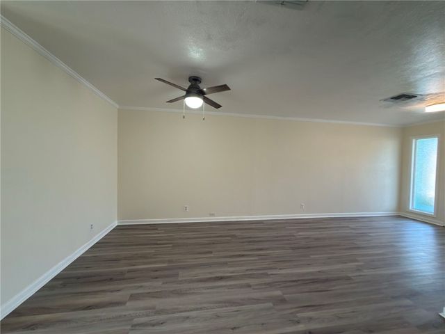 126 N Janin Cir, Portland, TX 78374