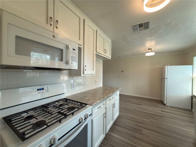 126 N Janin Cir, Portland, TX 78374