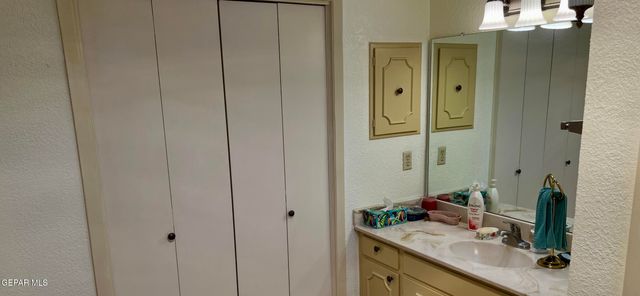 6500 TARASCAS Drive, El Paso, TX 79912