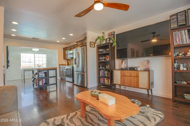 3724 W Charter Oak Road, Phoenix, AZ 85029