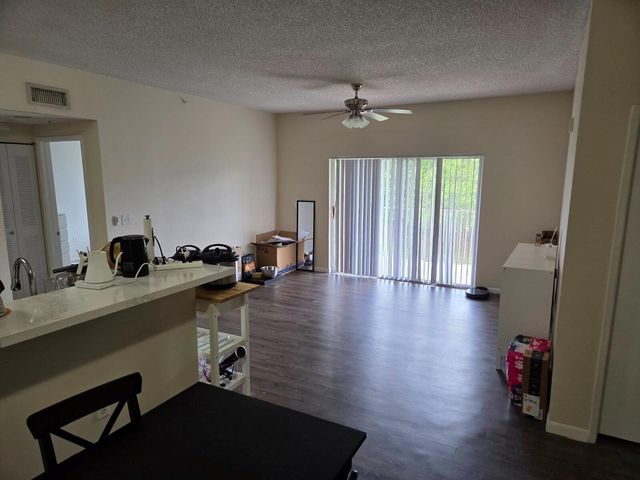 6976 SW 39th Street G202, Davie, FL 33314