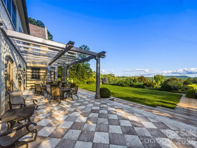 7 Stuyvesant Road, Biltmore Forest, NC 28803