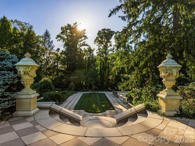 7 Stuyvesant Road, Biltmore Forest, NC 28803