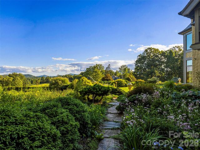 7 Stuyvesant Road, Biltmore Forest, NC 28803