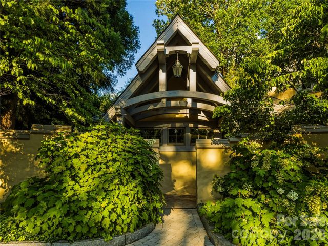 7 Stuyvesant Road, Biltmore Forest, NC 28803