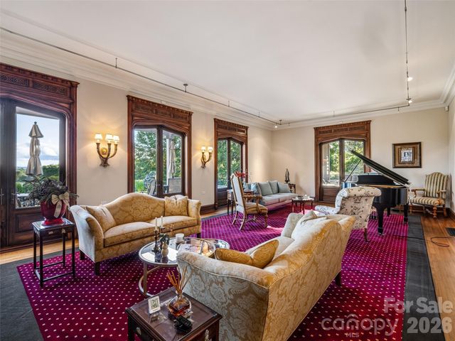 7 Stuyvesant Road, Biltmore Forest, NC 28803
