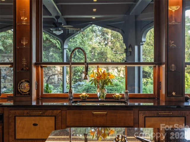 7 Stuyvesant Road, Biltmore Forest, NC 28803
