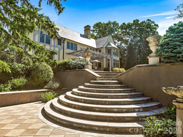 7 Stuyvesant Road, Biltmore Forest, NC 28803