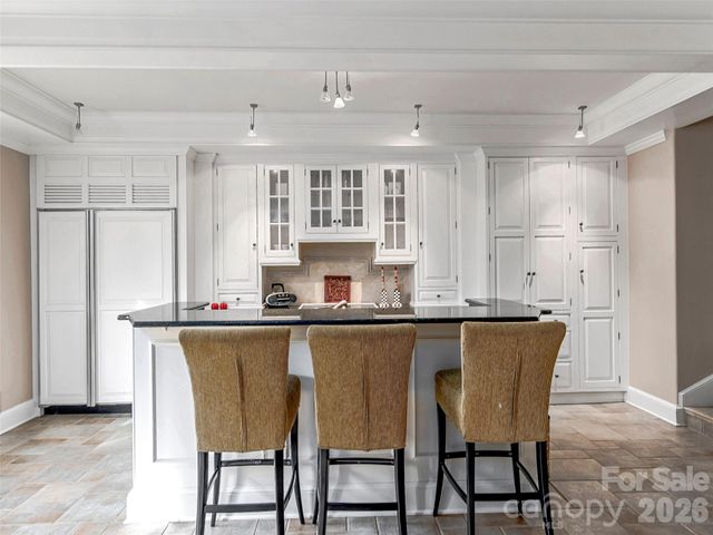 7 Stuyvesant Road, Biltmore Forest, NC 28803