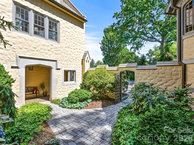 7 Stuyvesant Road, Biltmore Forest, NC 28803