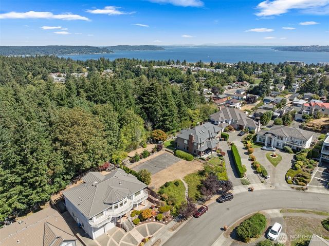 6723 N Parkview Lane, Tacoma, WA 98407