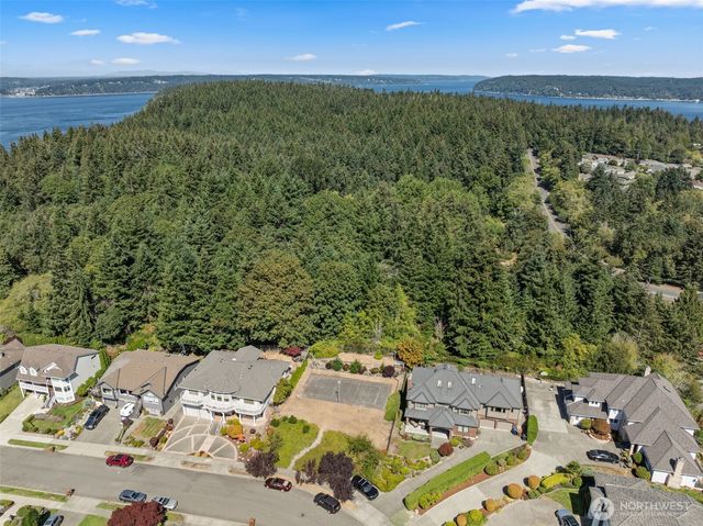 6723 N Parkview Lane, Tacoma, WA 98407