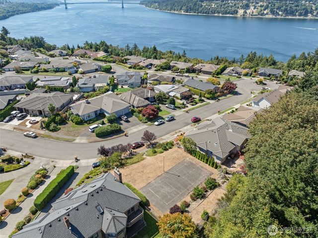 6723 N Parkview Lane, Tacoma, WA 98407