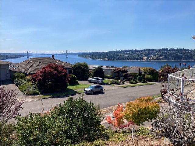 6723 N Parkview Lane, Tacoma, WA 98407
