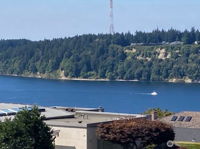 6723 N Parkview Lane, Tacoma, WA 98407