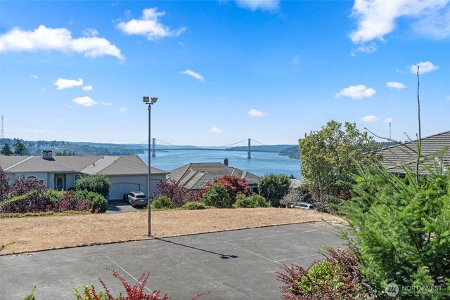 6723 N Parkview Lane, Tacoma, WA 98407