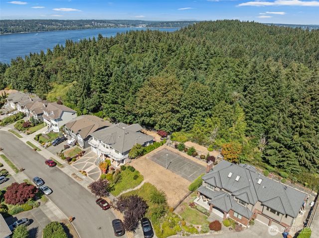 6723 N Parkview Lane, Tacoma, WA 98407
