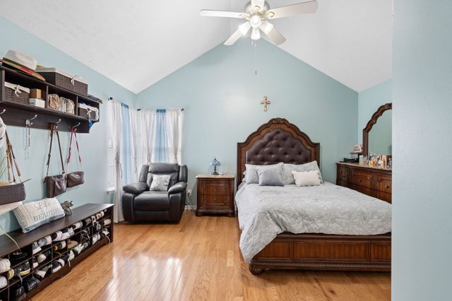 888 Pin Oak Dr, Antioch, TN 37013
