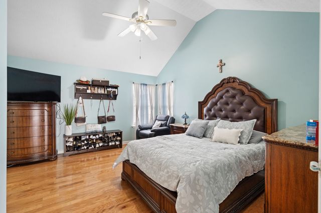 888 Pin Oak Dr, Antioch, TN 37013