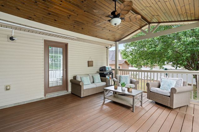 888 Pin Oak Dr, Antioch, TN 37013