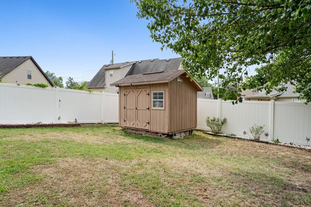 888 Pin Oak Dr, Antioch, TN 37013