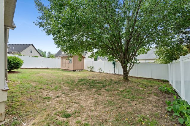 888 Pin Oak Dr, Antioch, TN 37013