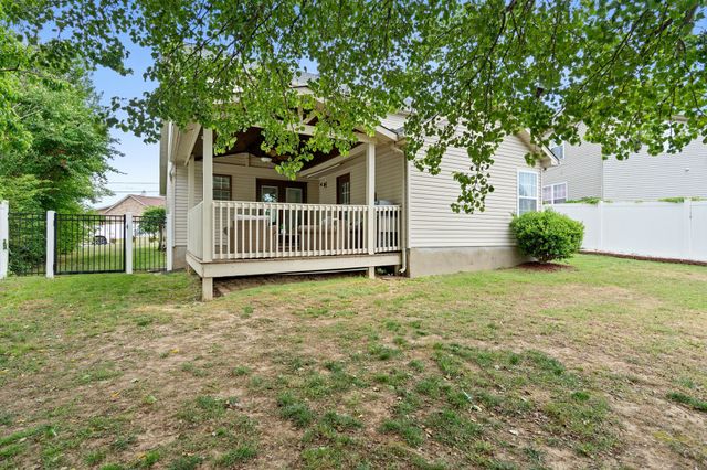 888 Pin Oak Dr, Antioch, TN 37013