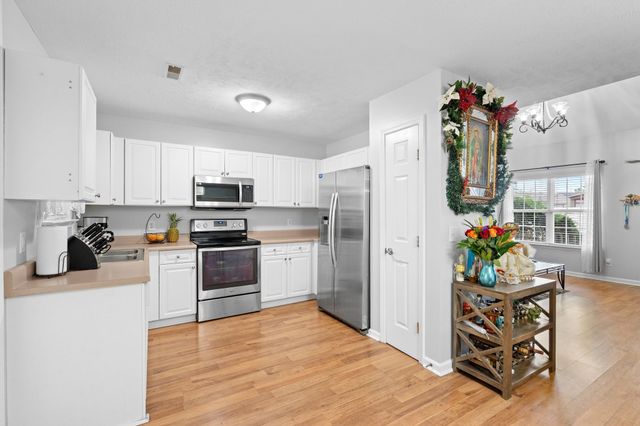 888 Pin Oak Dr, Antioch, TN 37013