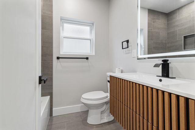 4829 W Strong Street, Chicago, IL 60630