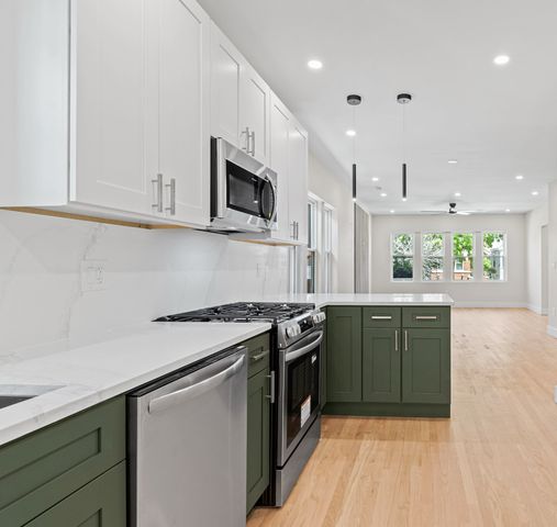 4829 W Strong Street, Chicago, IL 60630