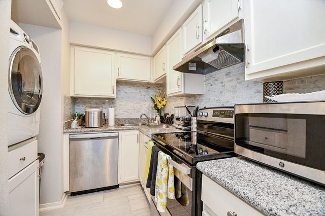 8055 Cambridge Street 22B, Houston, TX 77054