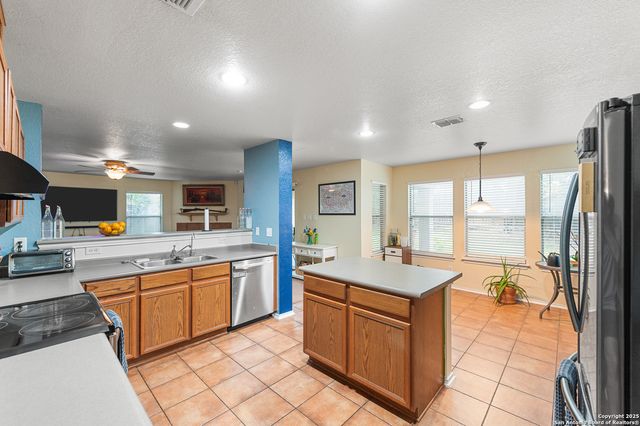 6743 Spearwood, Live Oak, TX 78233