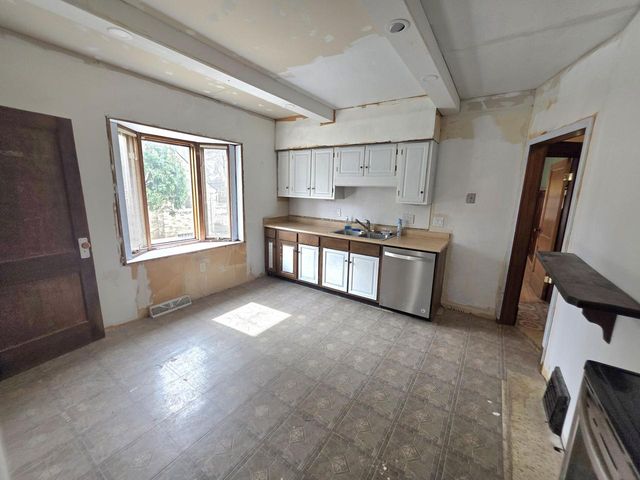 1640 N 69th STREET, Milwaukee, WI 53213