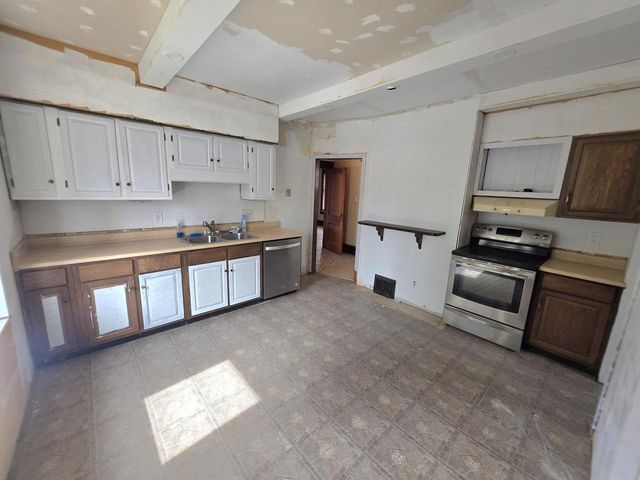 1640 N 69th STREET, Milwaukee, WI 53213