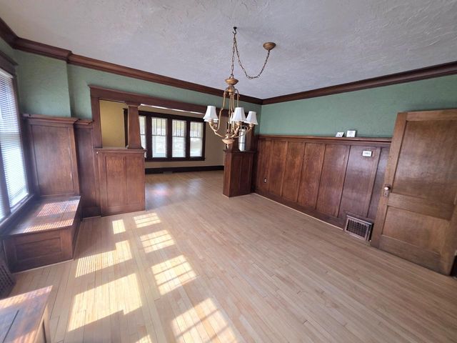 1640 N 69th STREET, Milwaukee, WI 53213